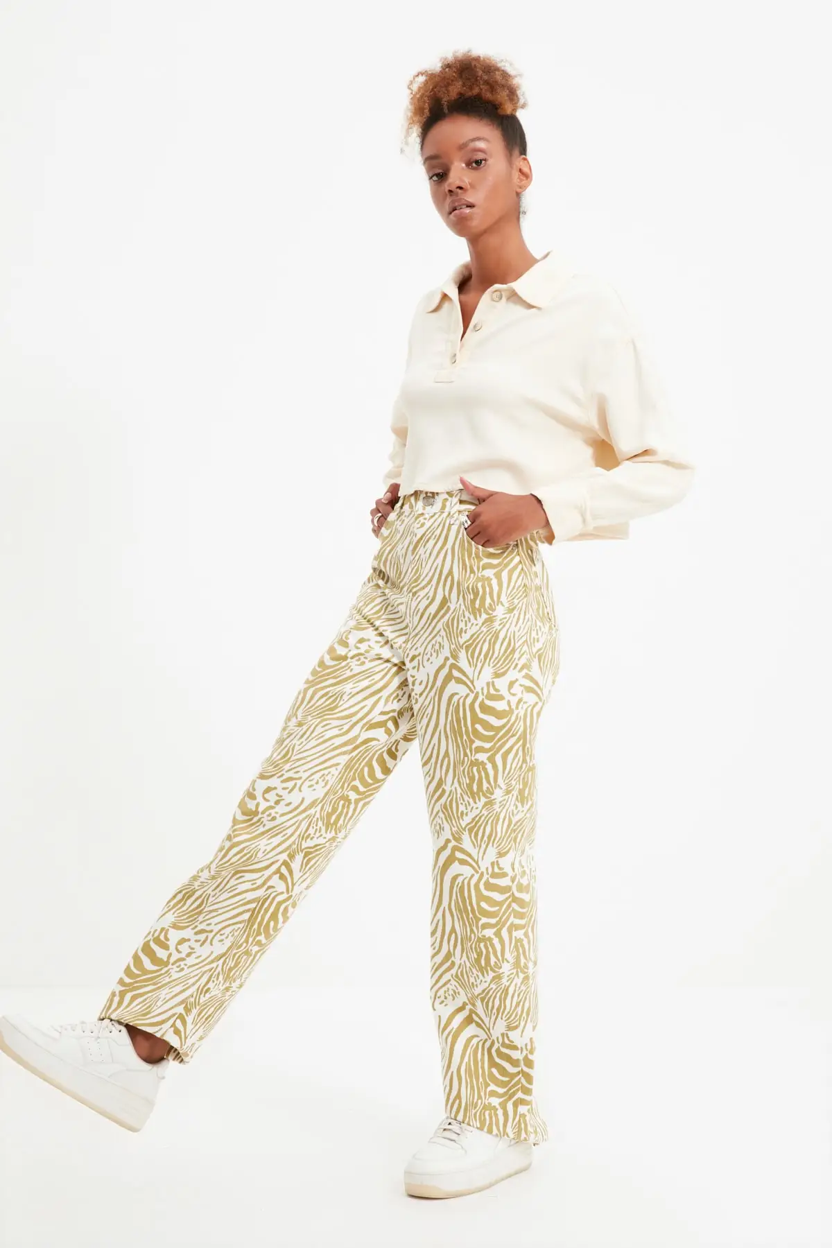 

Trendyol Printed High Waist 90's Wide Leg Jeans TWOAW22JE0883