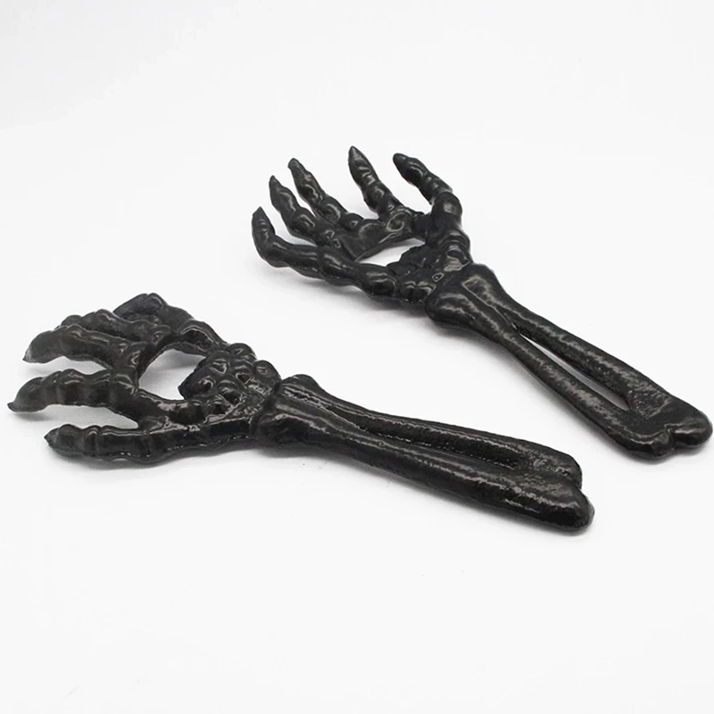 

Bottle Opener Cast Iron Skeleton Hands Bottle Opener Black Metal Beer Bottle Opener for Halloween Theme Party Bar Tool Men Gift