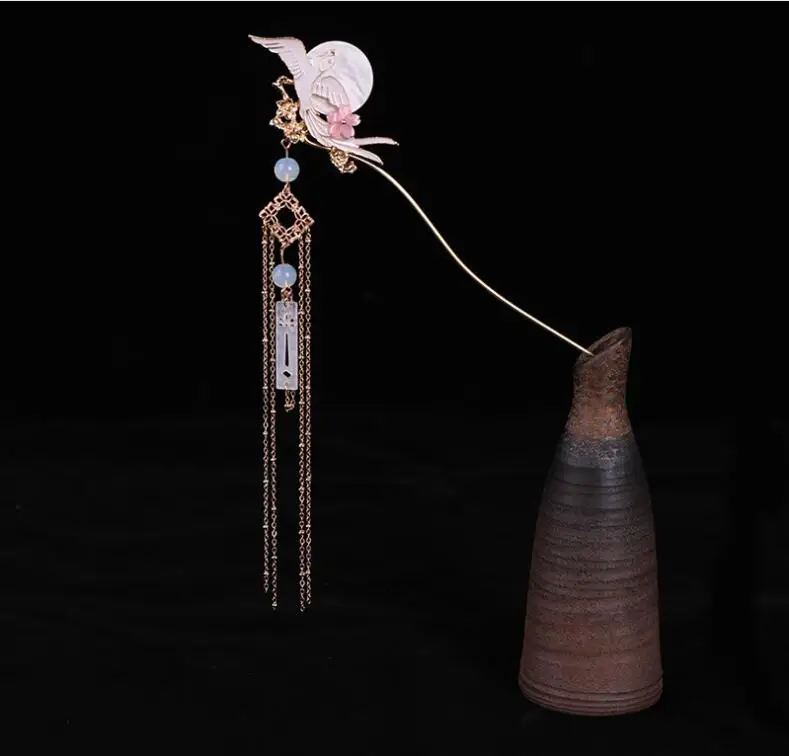 

Coiled hair hairpin step swallow moon tassel hairpin Hanfu hair ornaments