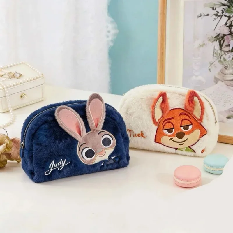 Фото Мультяшная плюшевая косметичка Disney Zootopia Джуди и Ник, милая, для девочек, аниме-атрибутика, большая вместимость, женская сумка для телефона, подарок №2