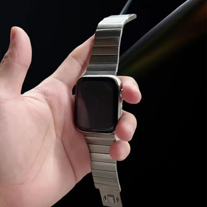 

Upgrade Your Style with the Perfect Fit: iWatch Apple Smartwatch Strap and S8 Metal Stainless Steel Band - The Ultimate Combina