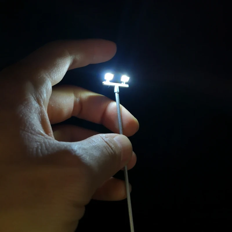 

4 PCS HO Scale Model lighting tower,Model Street Lights Layout Lamppost Train/Garden/Playground/Stadium Overhead Lights