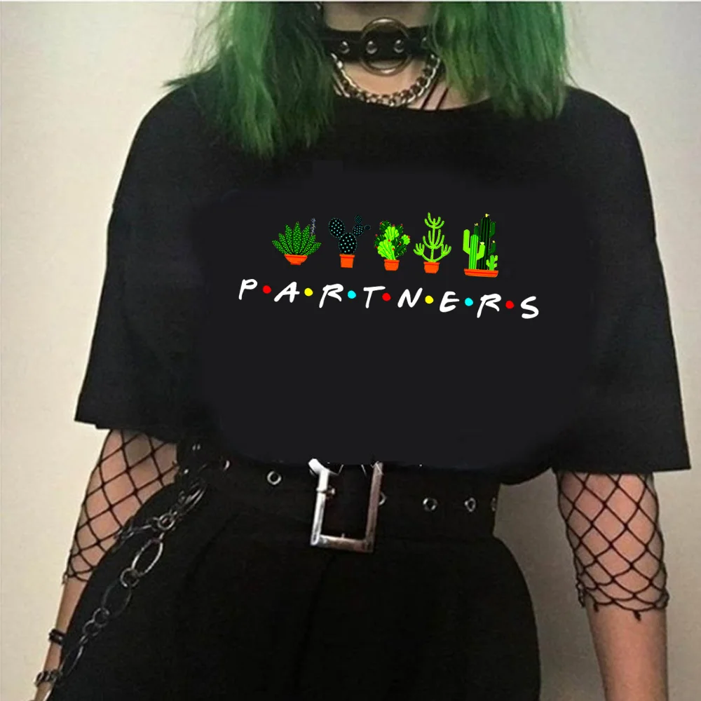 

Женская футболка с надписью Partner