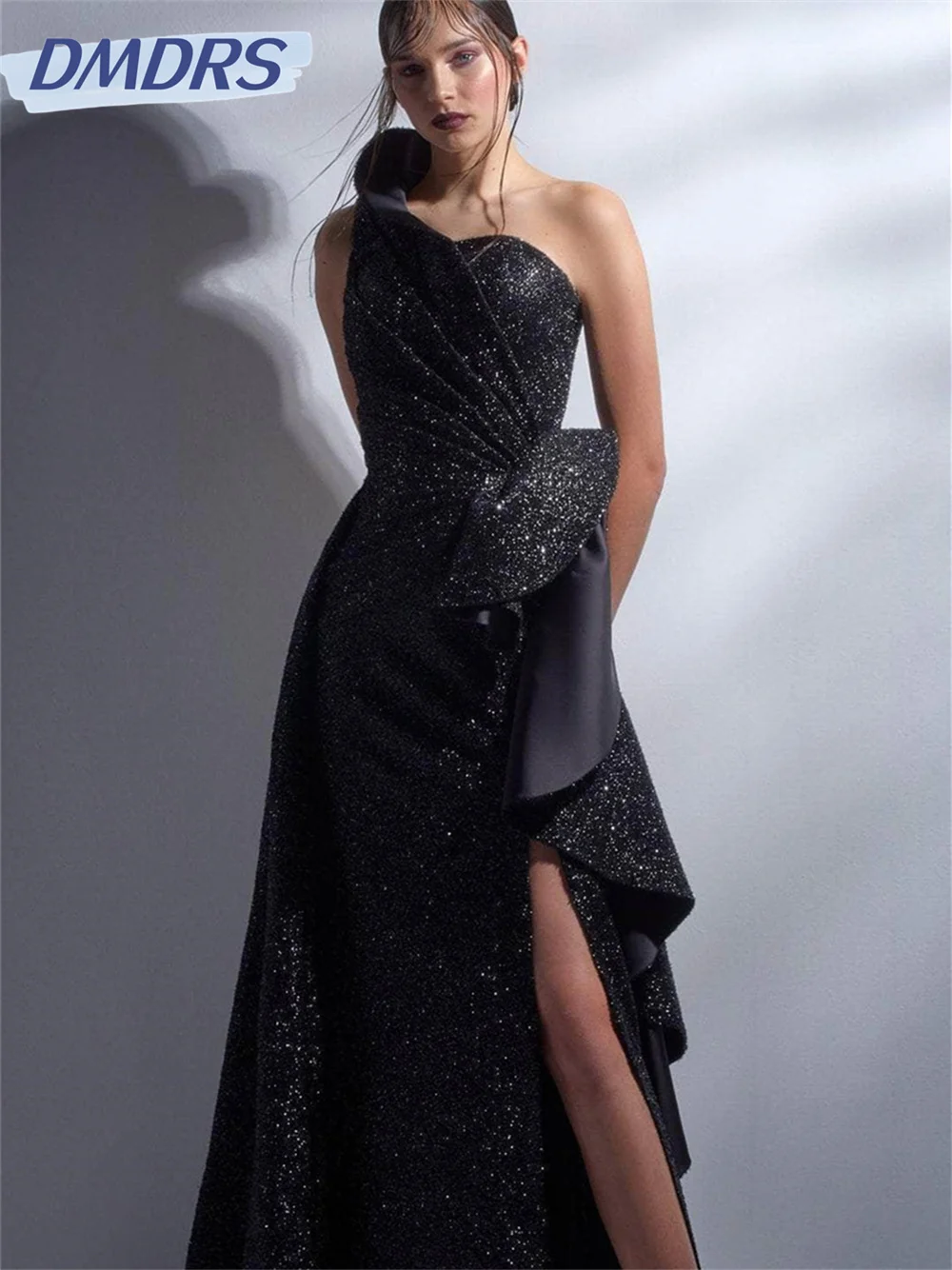 Женское платье с открытым плечом It's yiiya зеленое классическое до пола разрезом