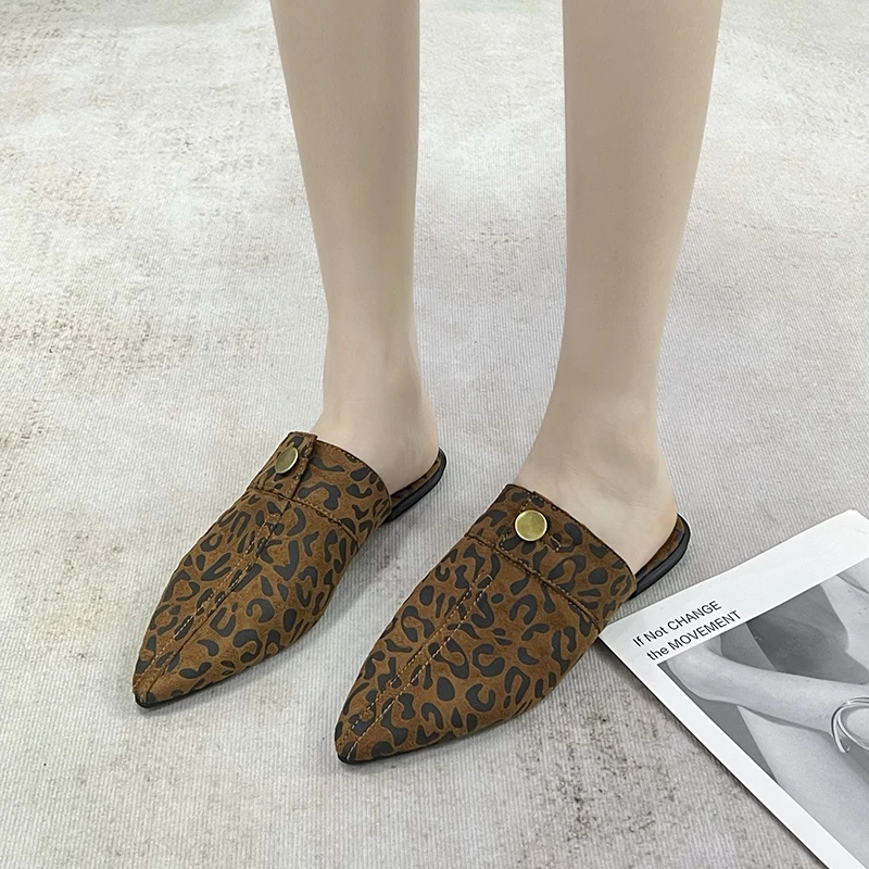 

2023. Туфли женские джинсовые с леопардовым принтом, простые большие заостренные, модные удобные полутапочки, лето