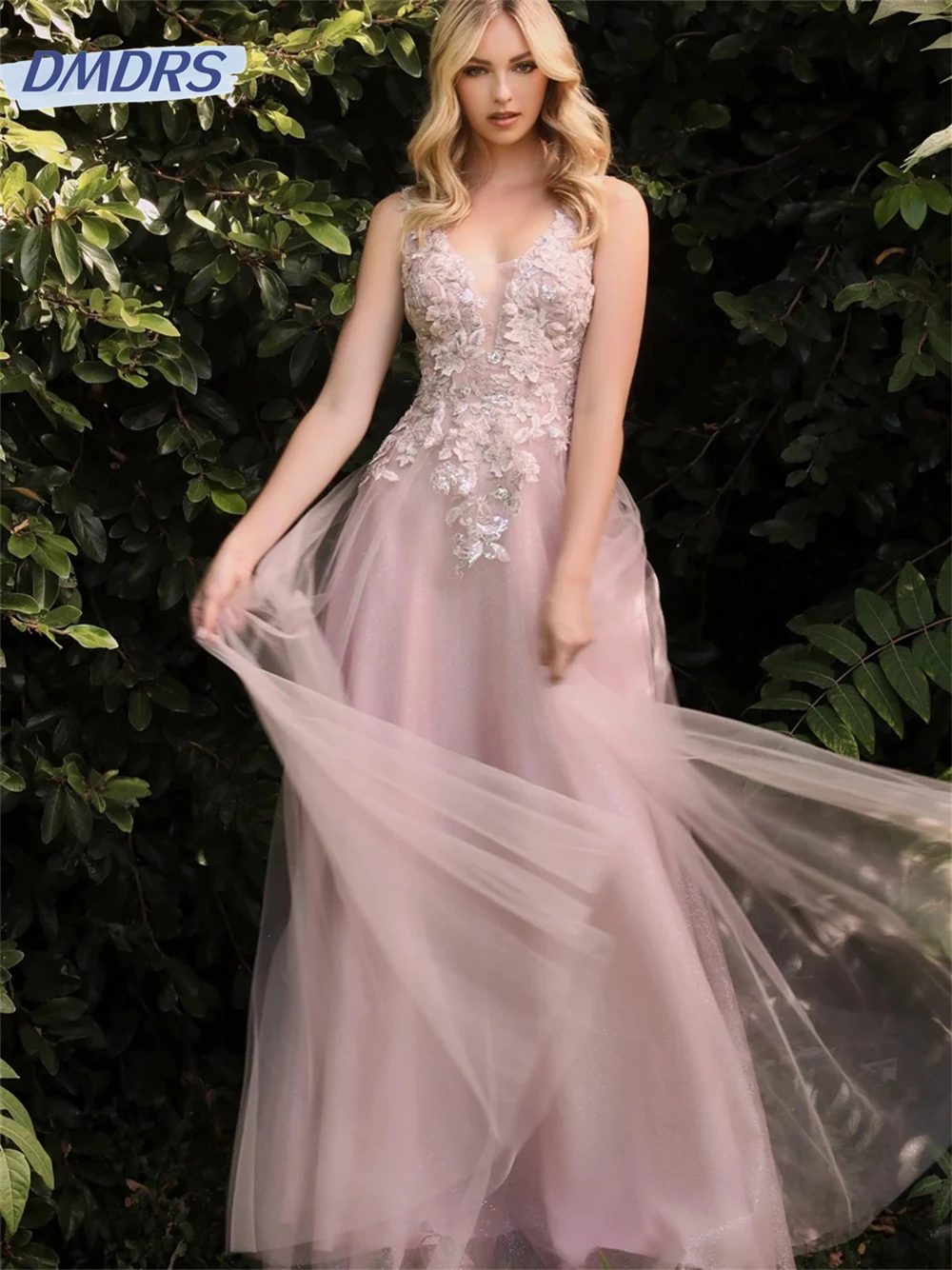 Женское вечернее платье без рукавов It's yiiya