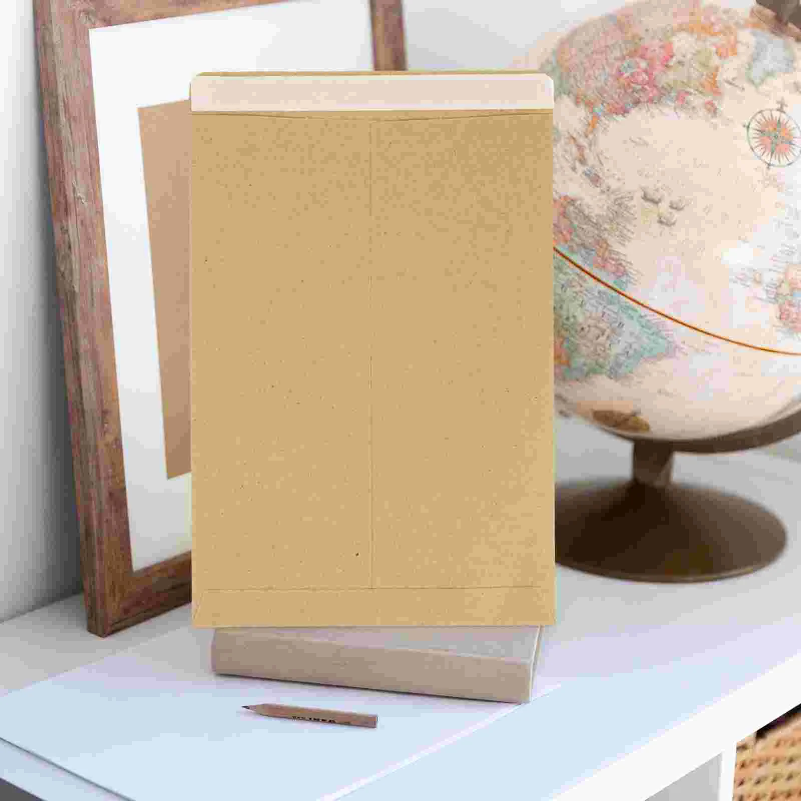 Рисунок 2 - конверты из крафт-бумаги для поздравительных