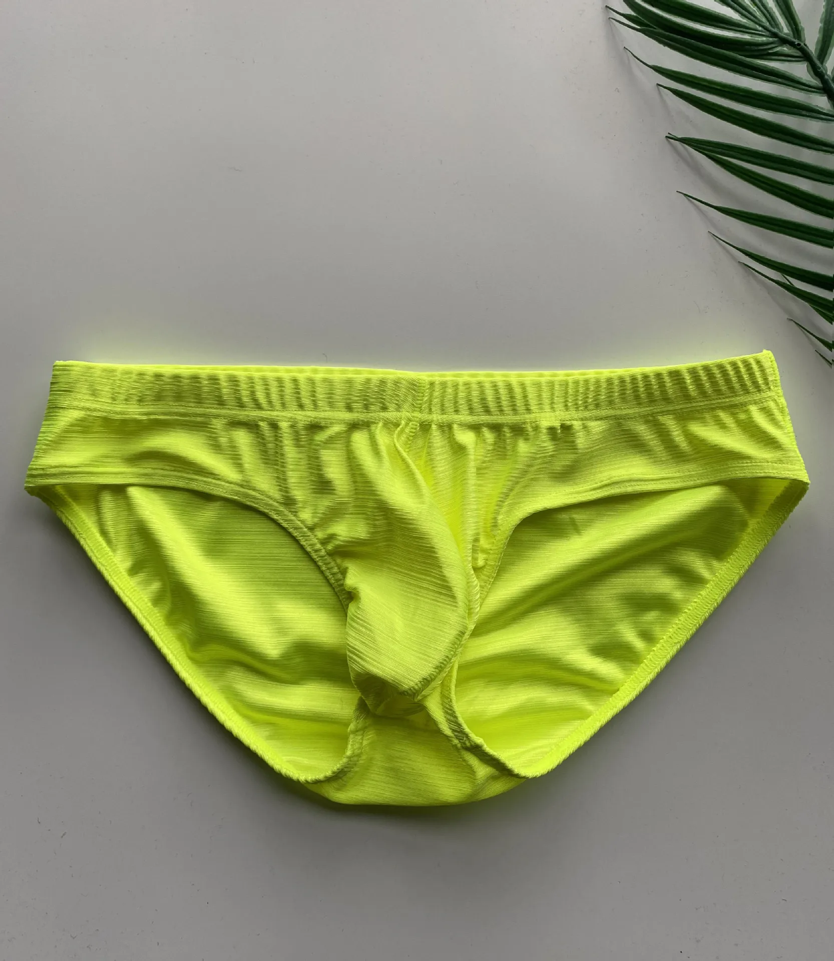 

Новинка 2023, модные нейлоновые однотонные мужские брифы, мужское яркое нижнее белье, мужские дышащие трусы с низкой посадкой