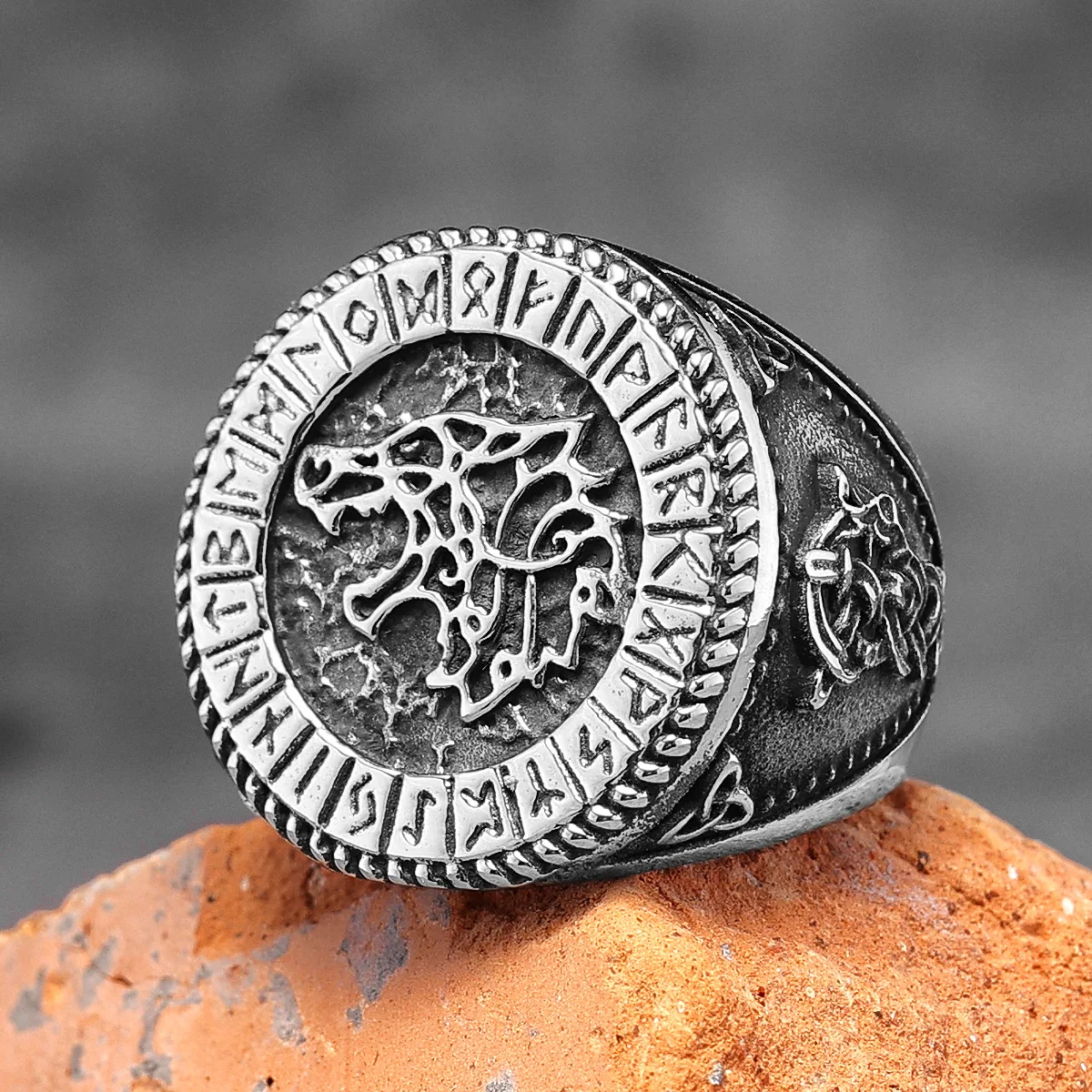 

Nordic Viking Wolf Stainless Steel Mens Rings Unique Punk Amulet for Male Boyfriend Biker Jewelry Creativity Gift Wholesale
