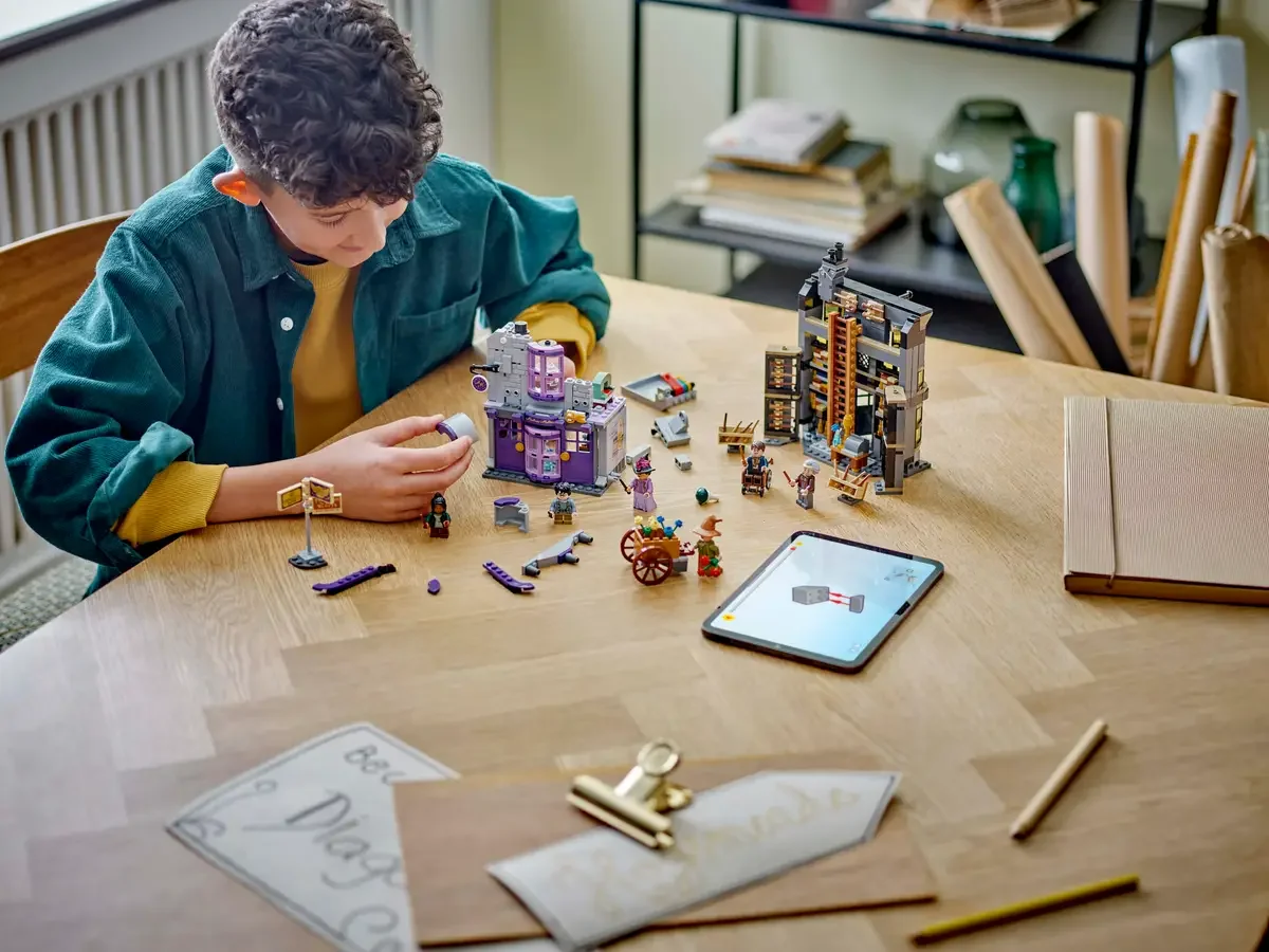 LEGO 76439 Ollivanders™И женская одежда Малкин для детей 8 + лет (744 шт.)