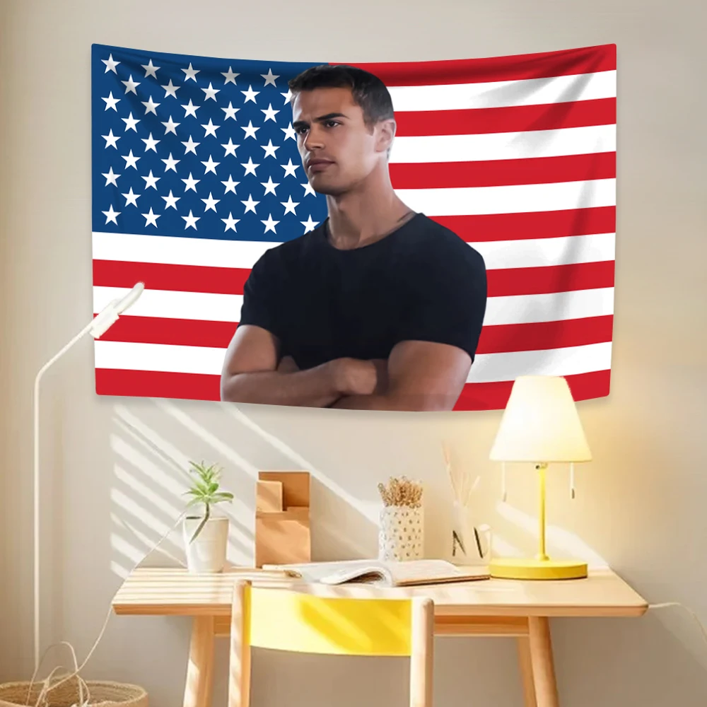 

Гобелен с Тео Джеймсом и американским флагом