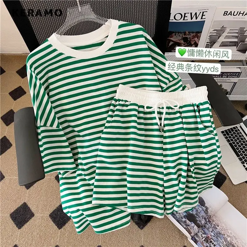 

Женский Повседневный комплект из двух предметов, зеленая свободная футболка с коротким рукавом и шорты с эластичной талией, спортивный кос...