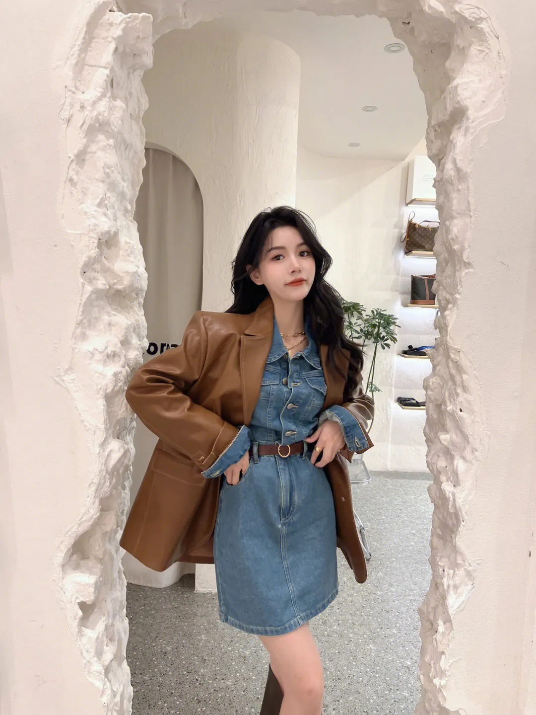 Brown leather design niche jacket female retro loose suit jacket in autumn  winter 2022 Hong Kong