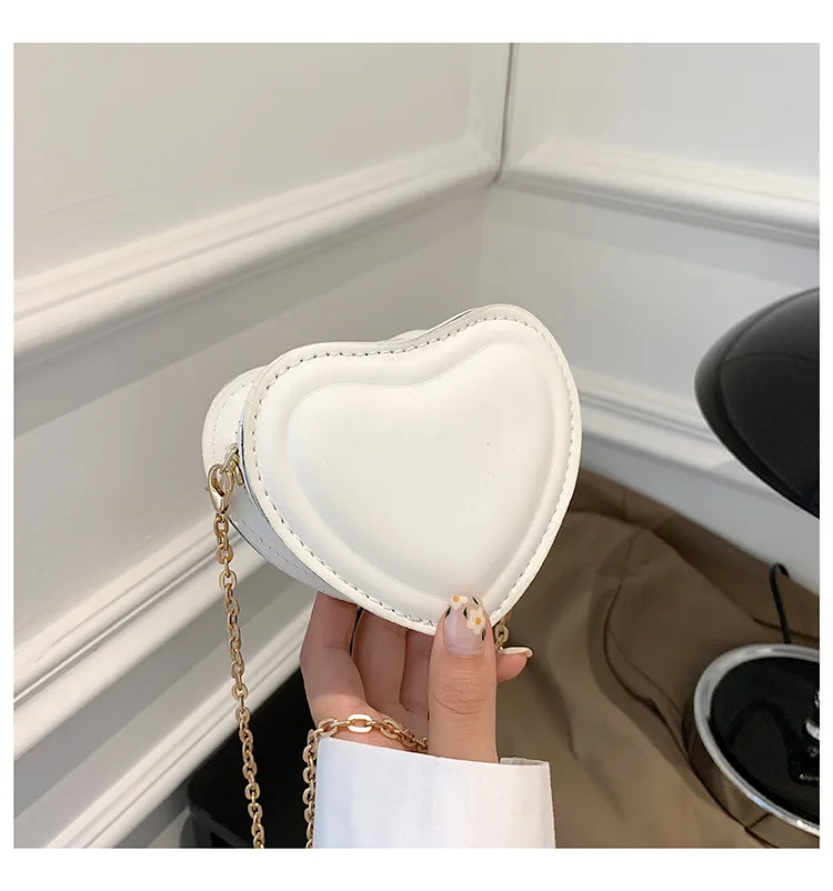 Классические сумки через плечо с сердечками для женщин и девушек косметичка на