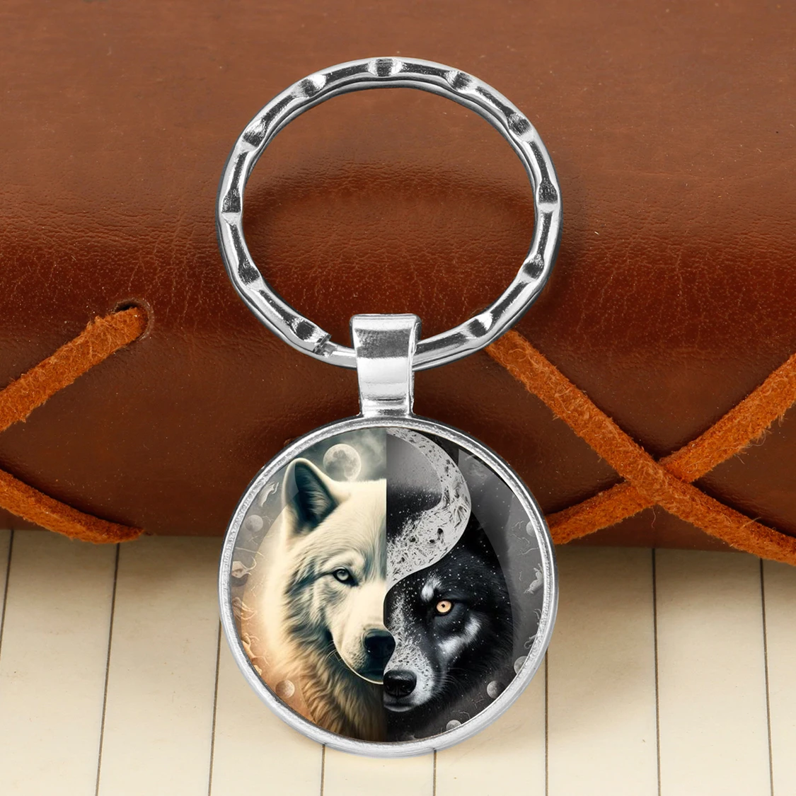 Брелок для ключей ручной работы с двухсторонним дизайном в виде волка