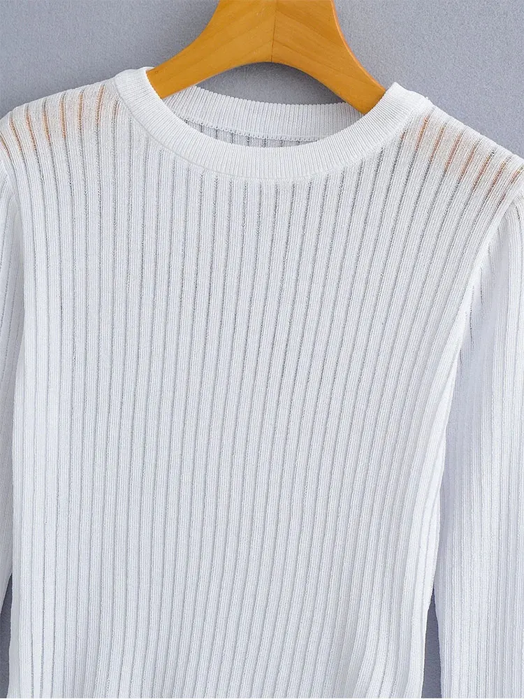 Женский однотонный трикотажный свитер с круглым вырезом