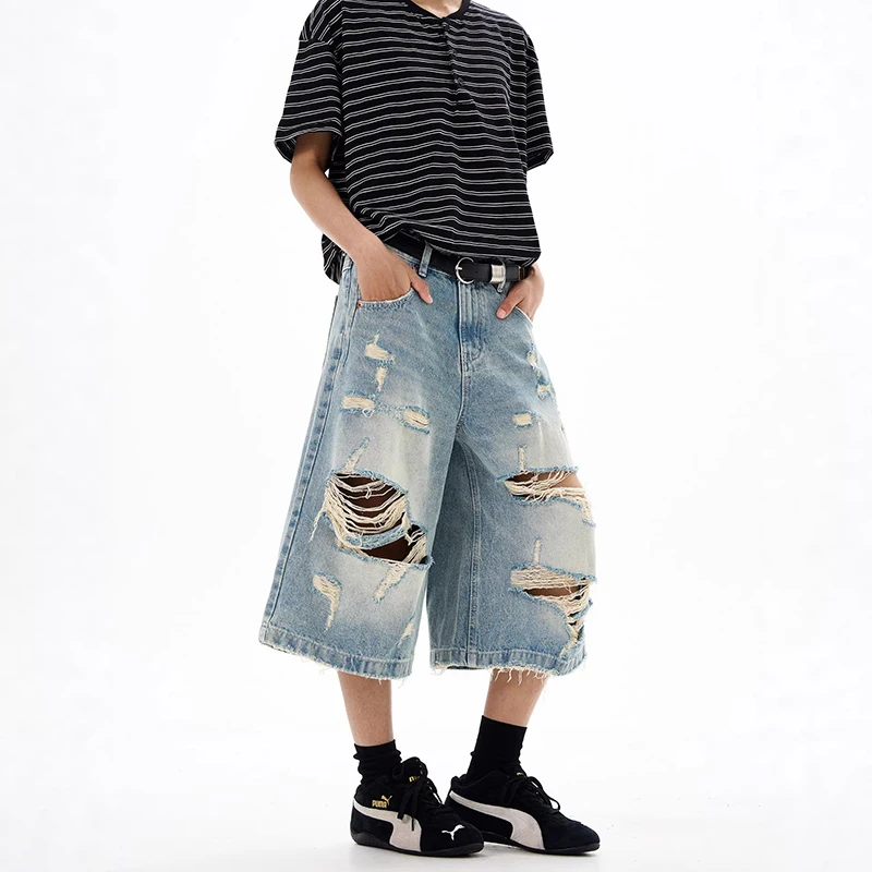 Фото Мужские джинсовые шорты WTHT Fashion с градиентным эффектом, рваными краями и винтажным дизайном, летние, свободного кроя, в стиле High Street, модель 2026, 2A3127 №2