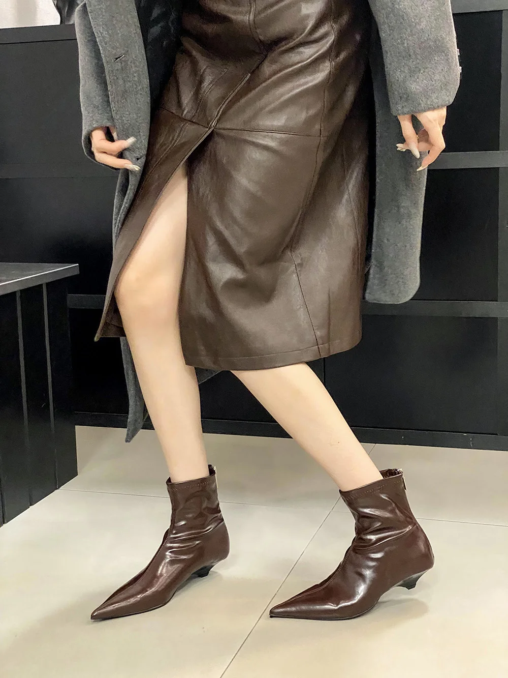 Женские ботильоны на танкетке черные белые Красные эластичные ботинки среднем