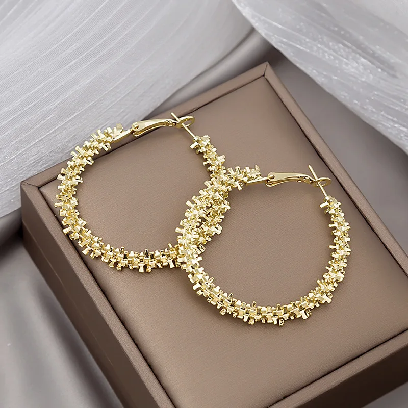 

Fashion Gold Color Distortion Interweave Twist Metal Circle Geometric Round Hoop Earrings for Women Accessories Retro Jewelry
