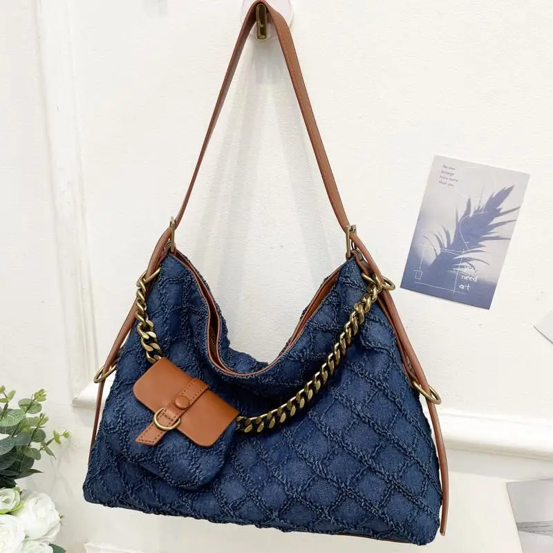 

Large Capacity Cloth Bags For Women Luxury Designer Handbags And Purses 2023 New In Denim Chain Embroidered Rhombus Messenger