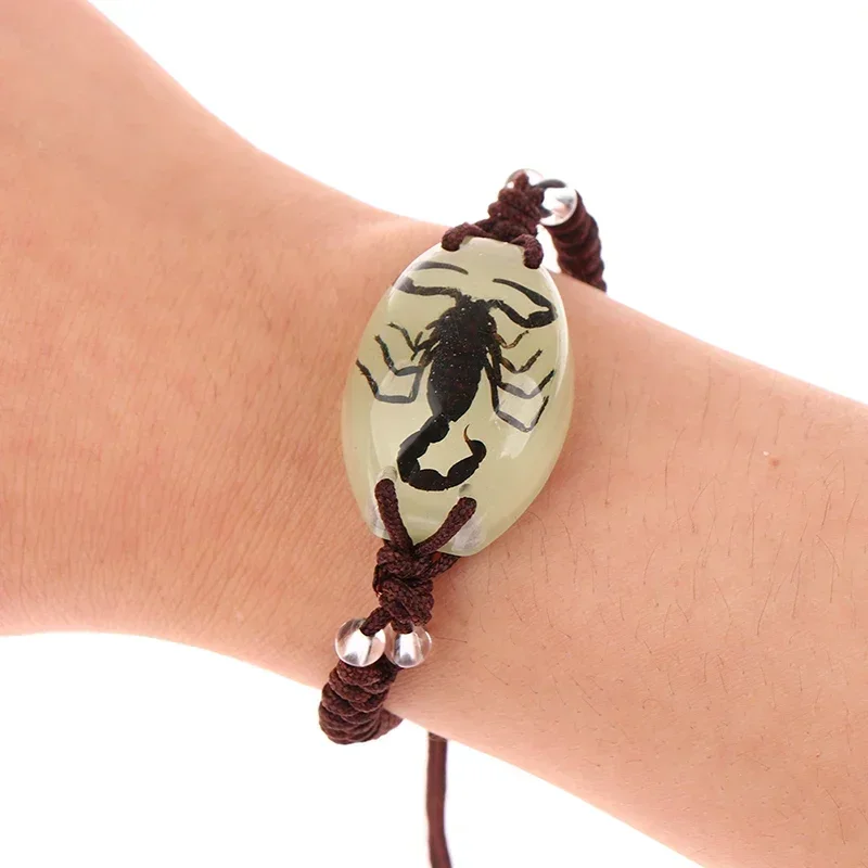 Браслет ручной работы в виде насекомых янтарного цвета