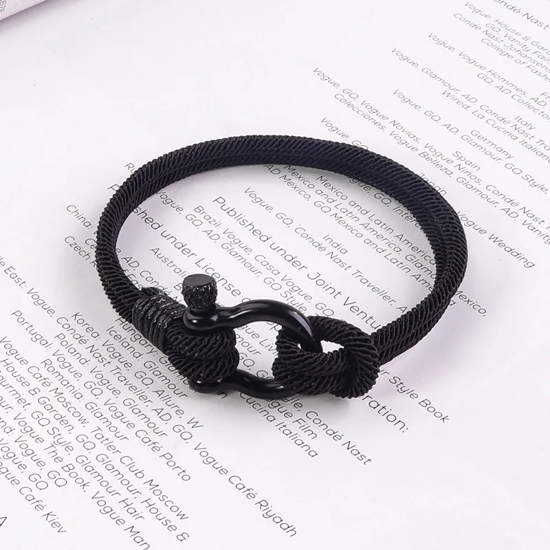 

Fashion Stainless Steel D Bow Buckle Bracelet Classic Black Horseshoe Buckle Bracelet Casual Men's Woven Bracelet Jewelry Gift