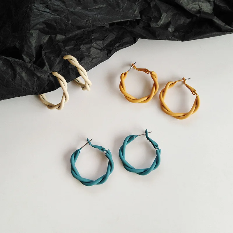 

Silver Needle Retro Temperament Matte Texture Earrings Trendy Personality Hong Kong Flavor Earrings Fashion Twist Niche Earrings