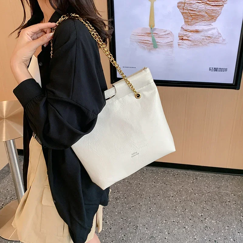 

2023 Ins Women's Versatile Casual Shoulder Bag Adult Fashion PU Square Shopping Bag Unisex Large Capacity Metal Chain Handbag