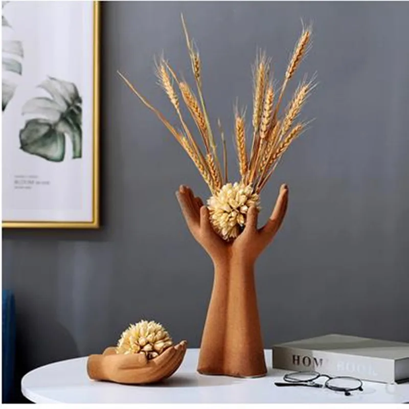 

European-style ceramic hand figurines, wedding decorations, home room desktop decoration figurines crafts