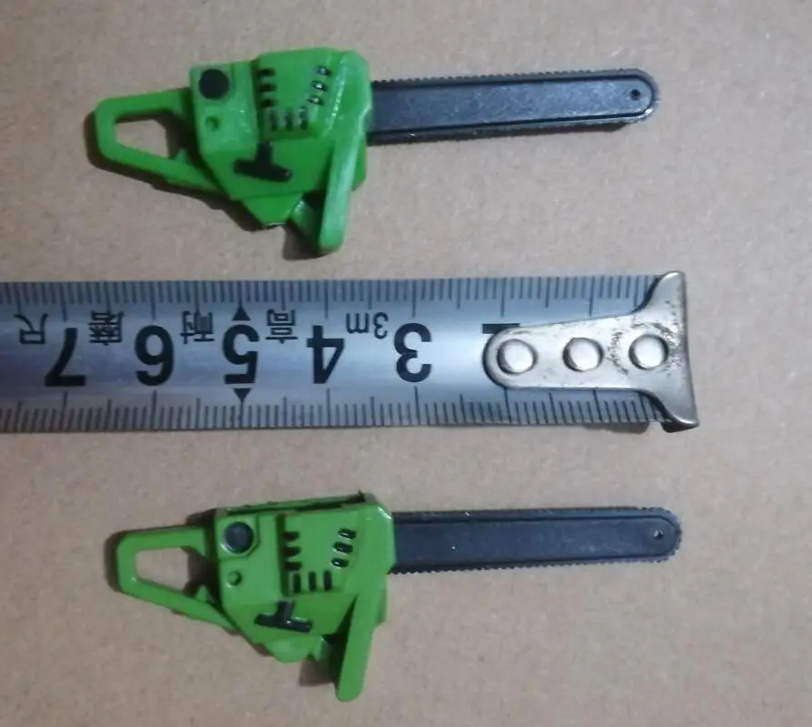 

1/12 Scale Hand-made scene chainsaw model chainsaw 3.75 inch chainsaw model