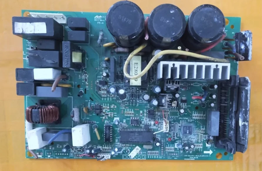 

1pc used Midea air conditioning computer Board KFR-26W/BP2-140.D.13.WP2-1[V1.4]