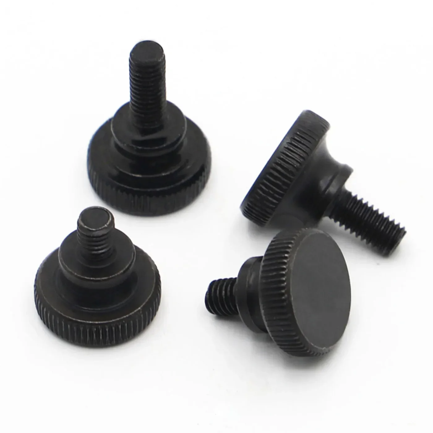 

M3 M4 M5 M6 M8 M10 Винт с накатанной головкой из черной стали с накатанной головкой Винт с накатанной головкой и затяжкой вручную Винты с замком для навесной стены Болт GB834 DIN464