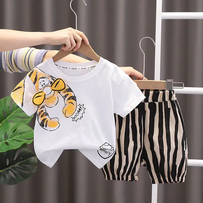 

Children's summer suits 2022 new children's handsome male treasure foreign style summer short-sleeved two-piece Korean version