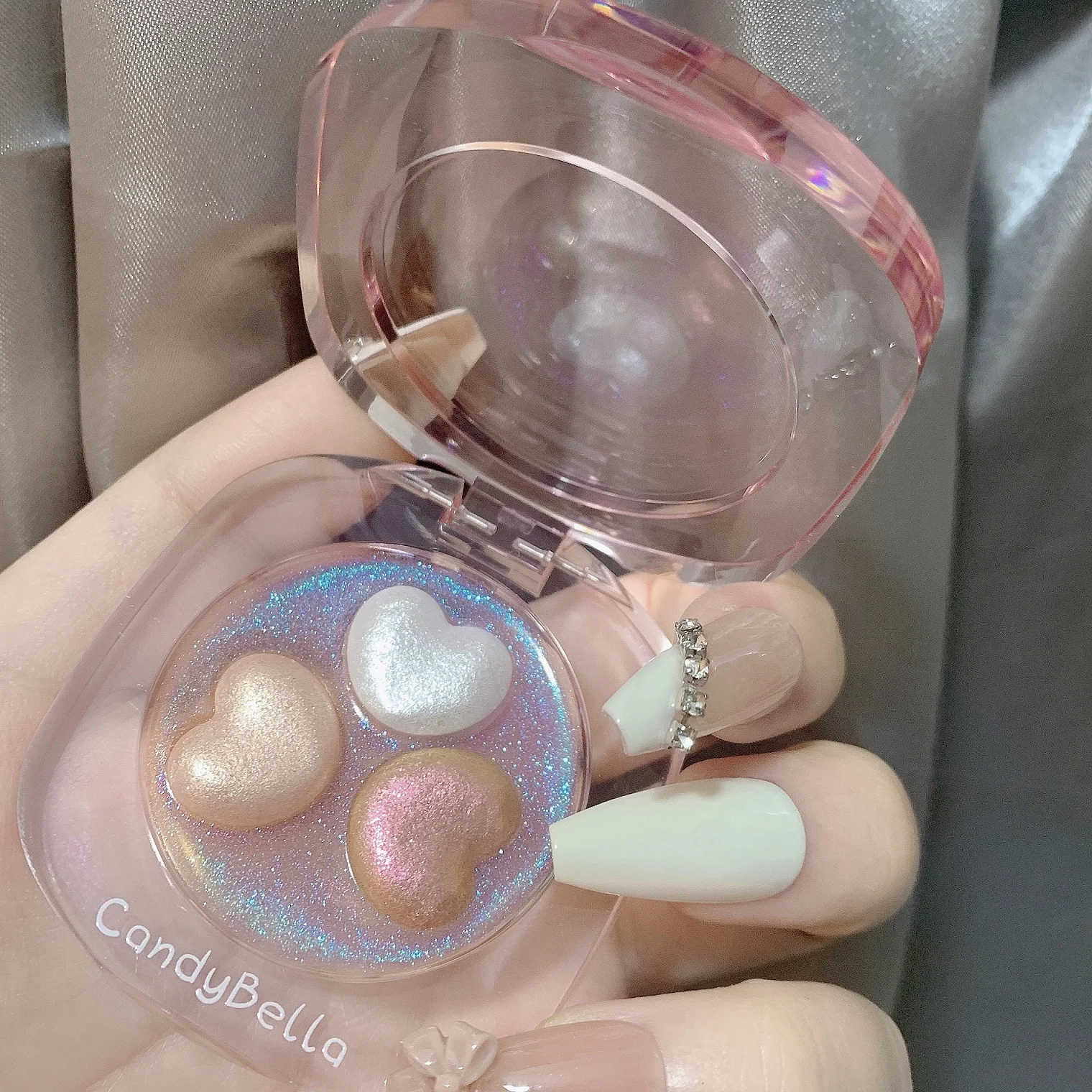 

Candybella 3 Colors Heart Shape Highlighter Eyeshadow