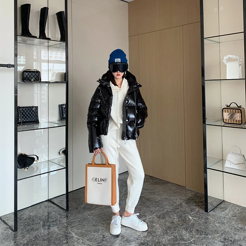 2023 New Fashion Glossy Loose Thick Warm Short Parkas Bread Clothes Hooded White Duck Down Coats Snow Wear Puffer Jackets Women