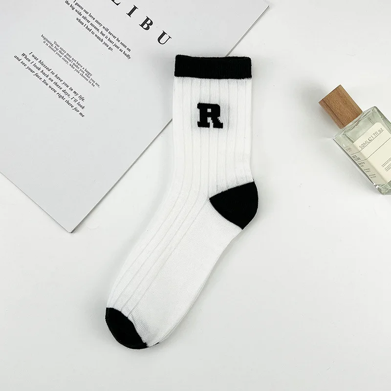 Men's and women's striped Rword casual sports socks breathable sweat absorbing cotton socks black and white color blocking style