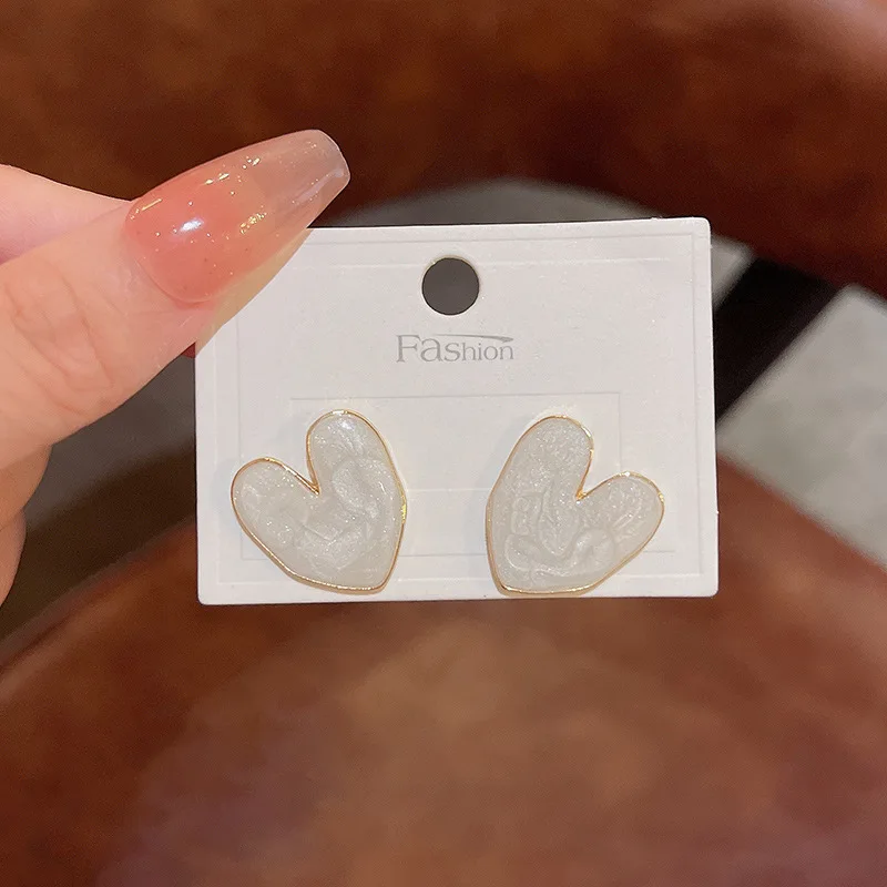 

Simple and Cute Love Earrings Ins Drop Oil Texture Love Heart Stud Earrings for Women Fashion Luxury Jewelry Pendientes Mujer