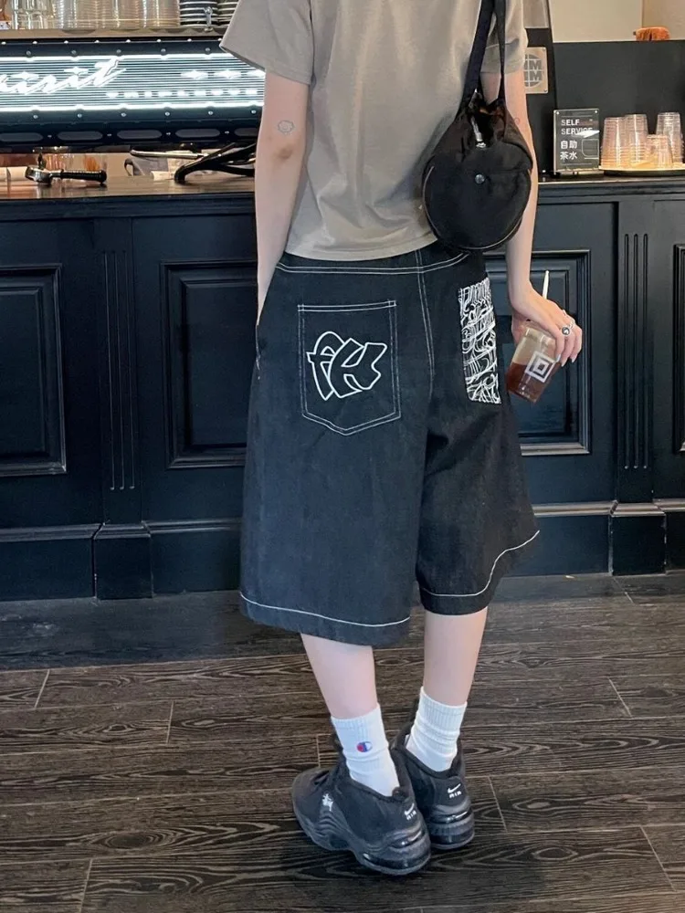 Женские джинсовые шорты с вышивкой