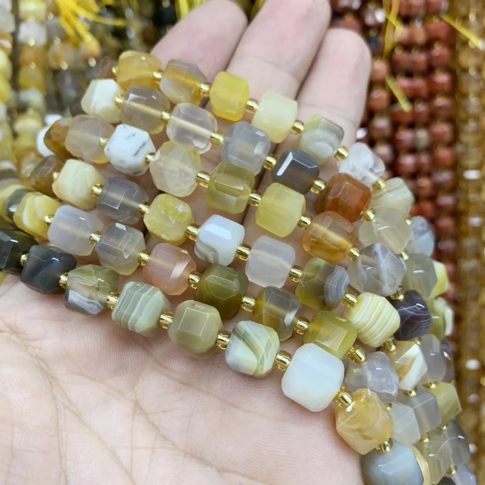 Натуральные бусины из агата 6-8 мм цвет в ассортименте