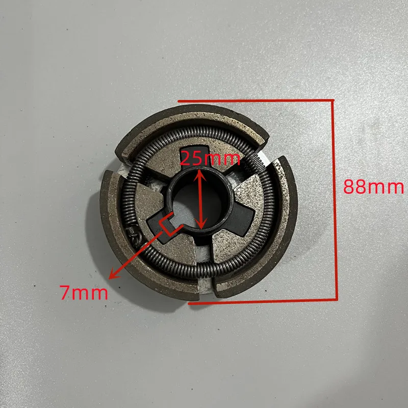 

Сцепление подходит для двигателя GX390 GX420 GX450 GX460 188F 190F 192F с выходом вала 25 мм, используется для водяного насоса/резака