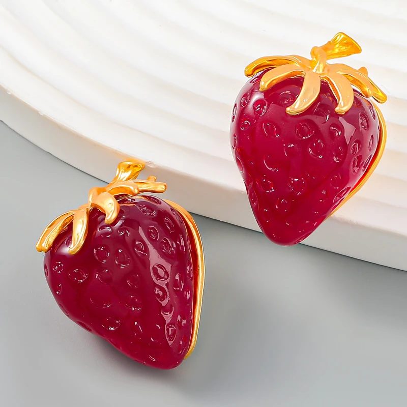 

New Fashion Resin Strawberry Lady's Earrings Simple Cute Fruit Stud Earrings Jewelry Gift Free Shipping