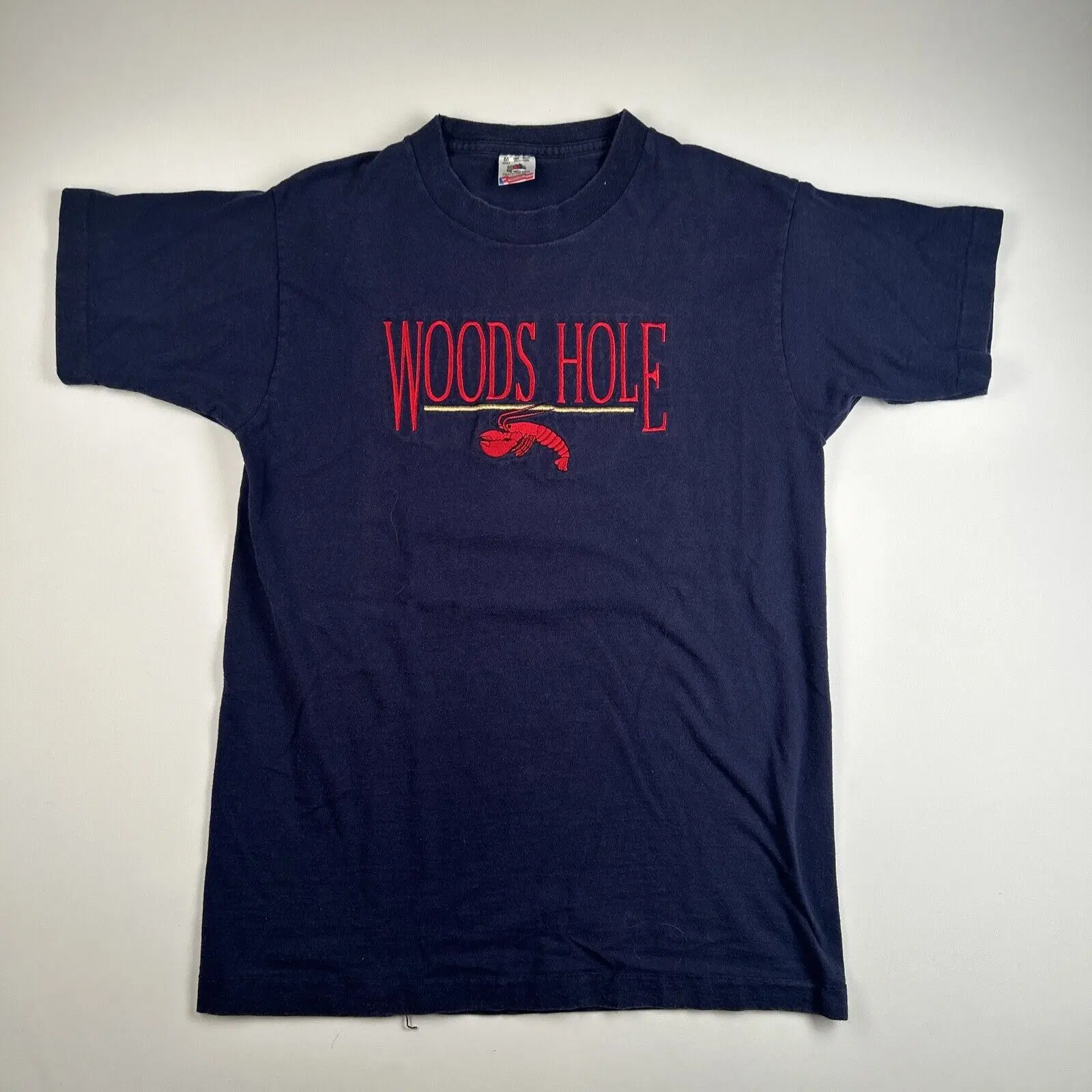 Винтажная футболка с отверстиями в стиле 90-х средний размер