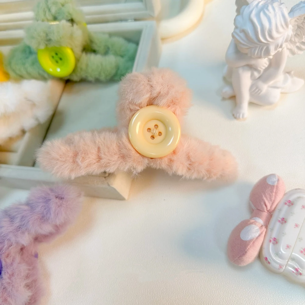 

Plush Button Hair Claws Autumn Winter Warm Hair Clips for Women Korean Shark Hair Accesseries Trendy Fashion Barrette 2023