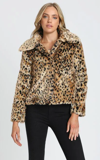 Women's Fur Jacket Autumn and Winter Leopard Print Lapel Plush Fashion Imitation Fur Coat Top Women Faux Fur Coat