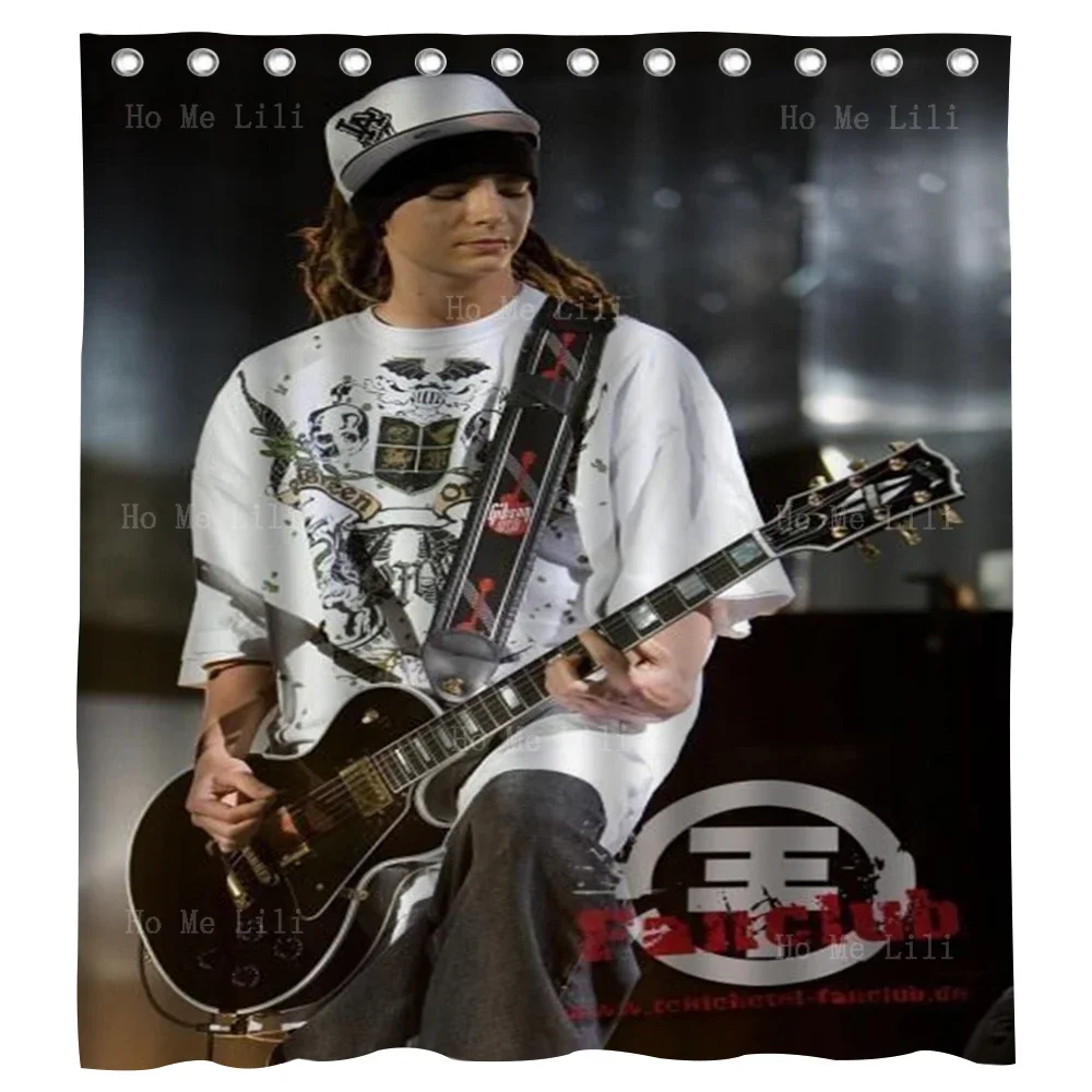 Музыкальный гитарист немецкого рок-группы Токио отель душевая занавеска для