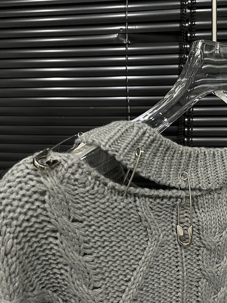 Женский трикотажный пуловер с длинным рукавом и открытыми плечами