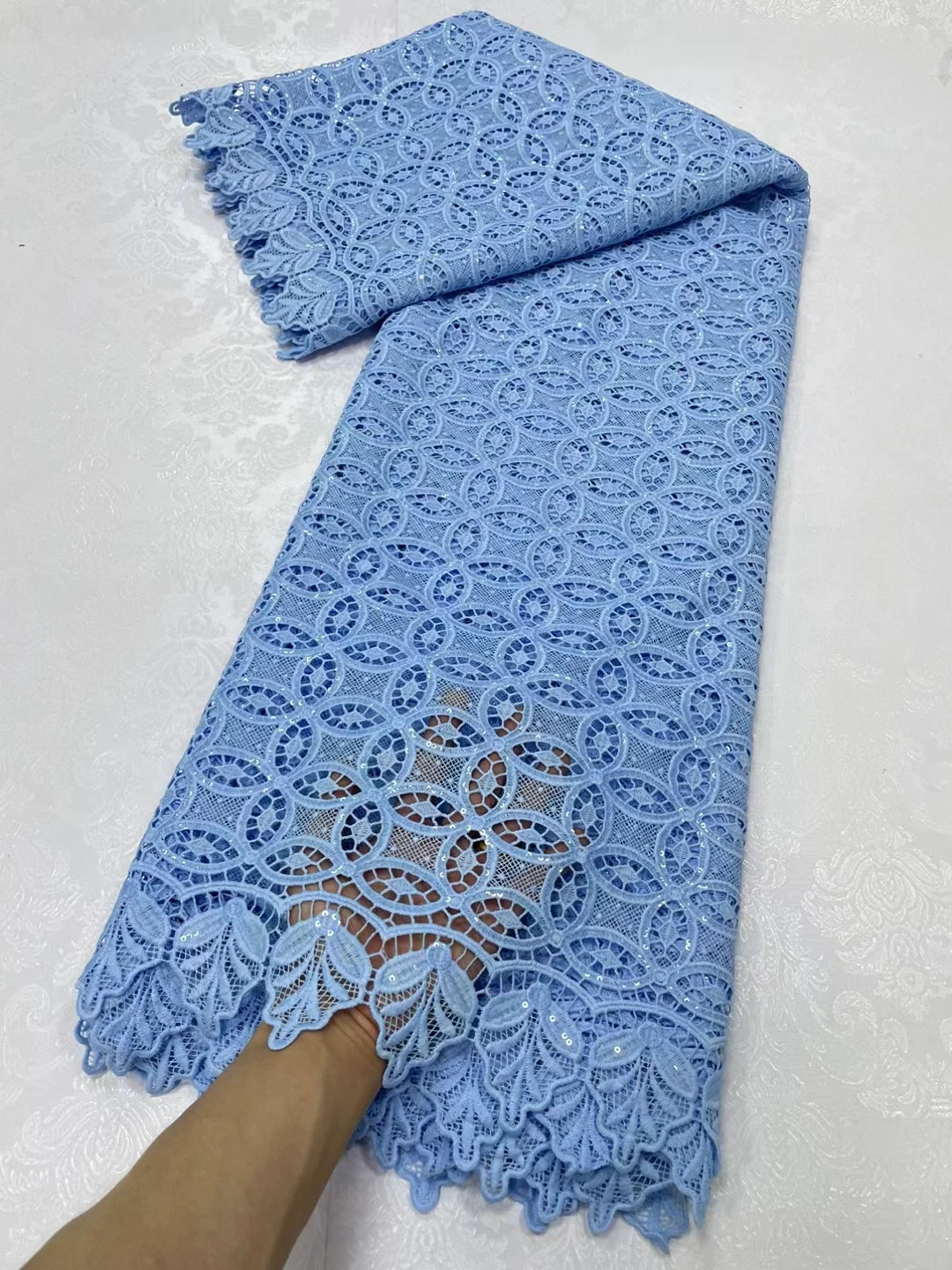 Новый превосходный дизайн нигерийское водорастворимое тюлевое кружево Лидер