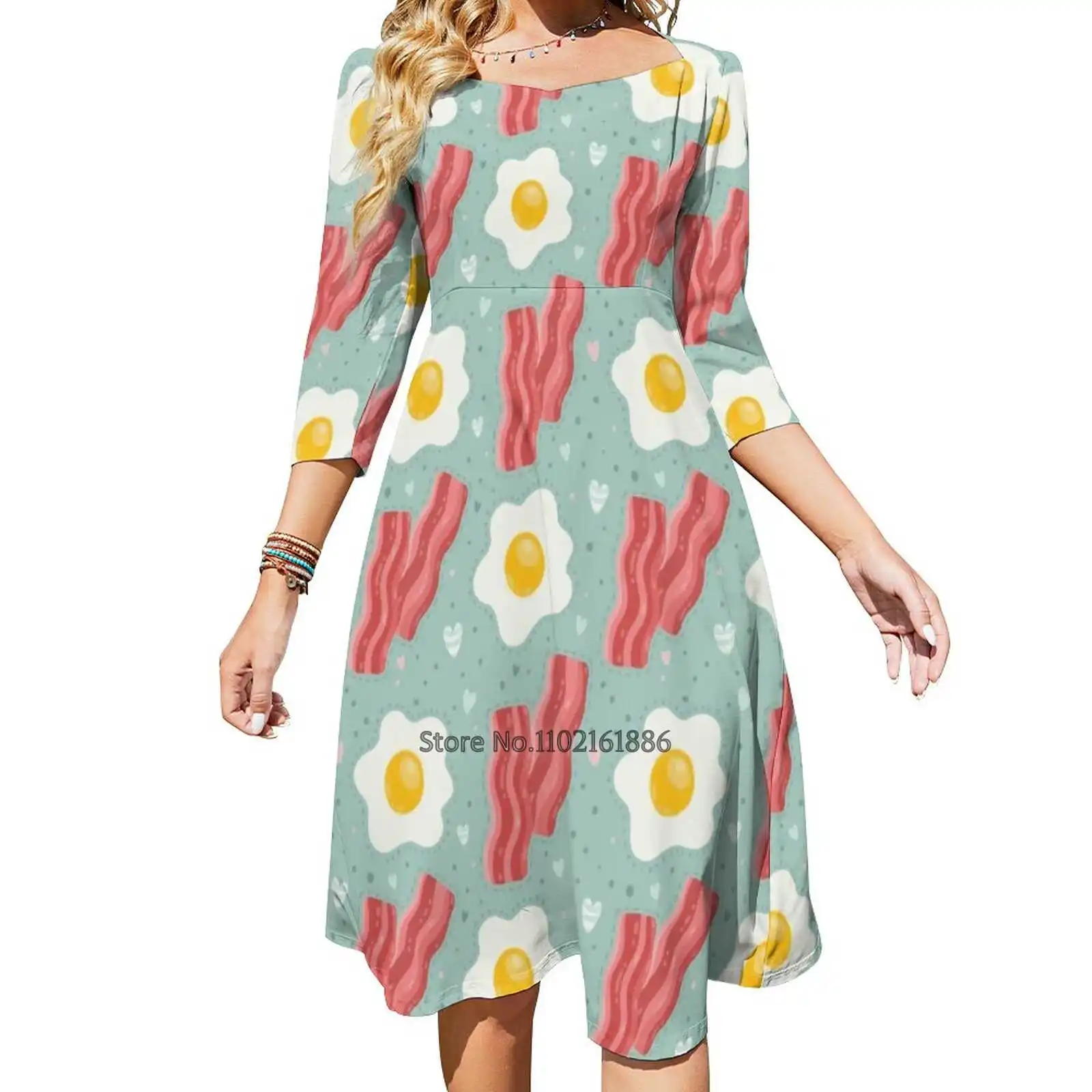 

Платье с открытой спиной, квадратным вырезом, бантом, беконом