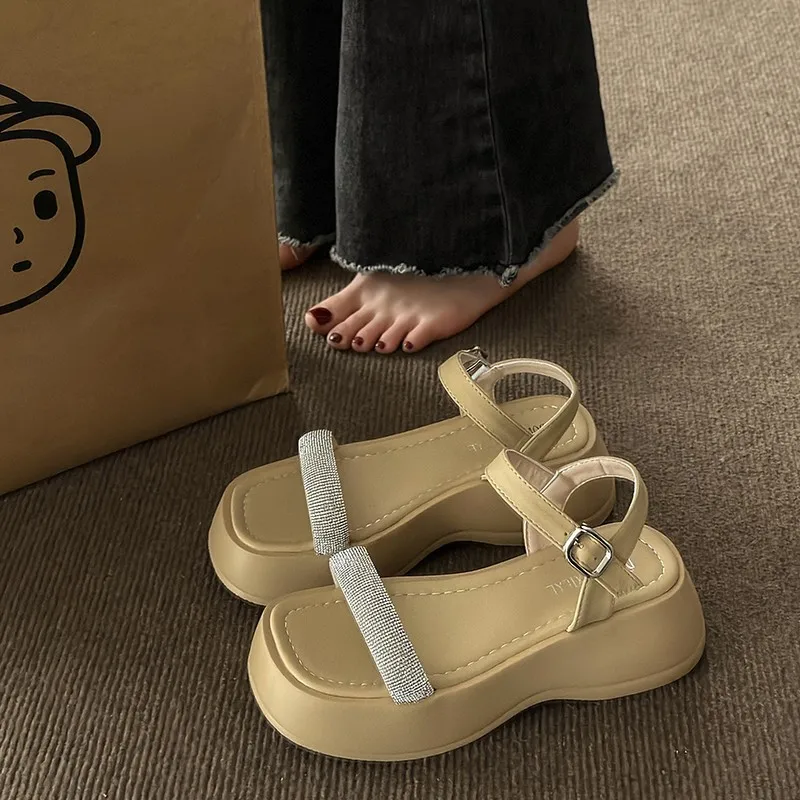 

Сандалии женские на платформе, однолинейные босоножки на квадратном каблуке, со стразами, премиум-класса, пляжная обувь в Корейском стиле, лето