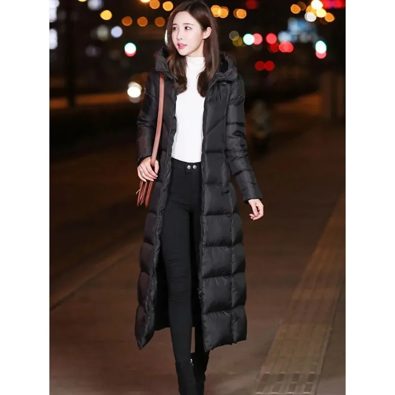 Женская черная легкая тонкая длинная хлопковая стеганая куртка с капюшоном